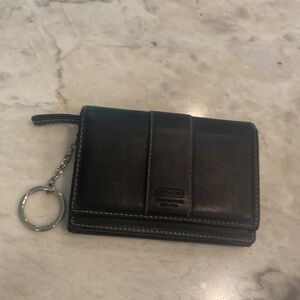 COACH EUC leather wallet w keychain